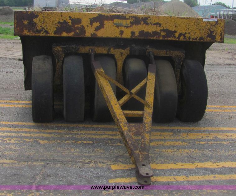 image for item A9336 Tampo R13 rubber tire roller