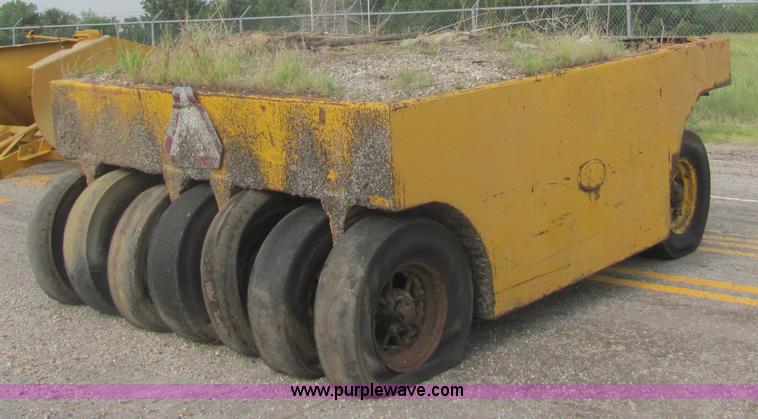 image for item A9336 Tampo R13 rubber tire roller