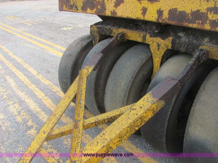 image for item A9336 Tampo R13 rubber tire roller