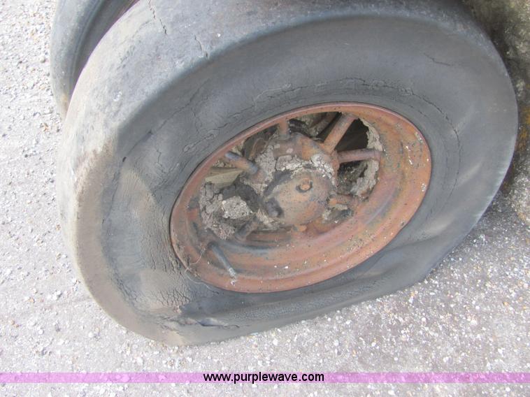 image for item A9336 Tampo R13 rubber tire roller