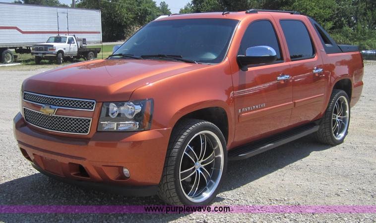 image for item A9550 2008 Chevrolet Avalanche LTZ pickup truck