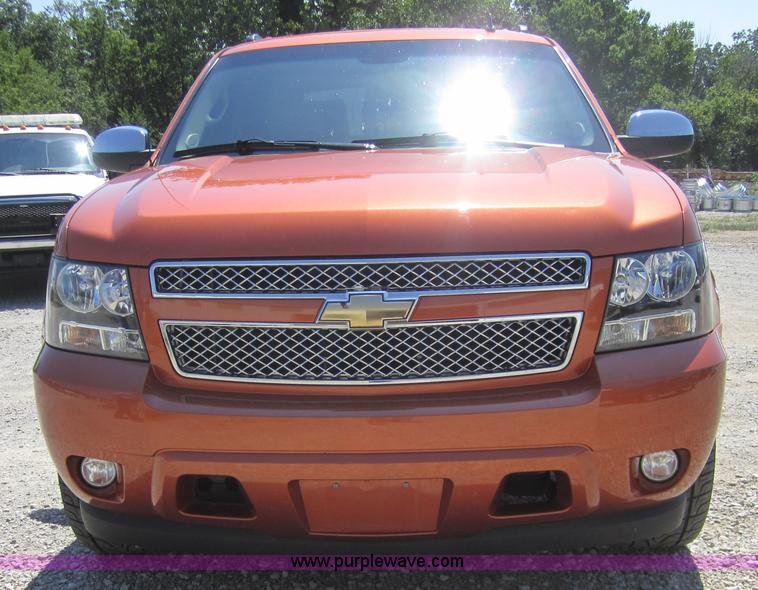 image for item A9550 2008 Chevrolet Avalanche LTZ pickup truck