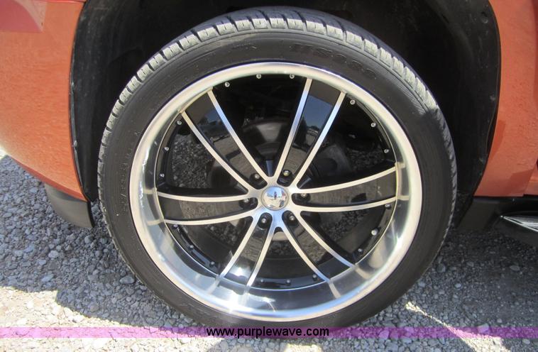 image for item A9550 2008 Chevrolet Avalanche LTZ pickup truck