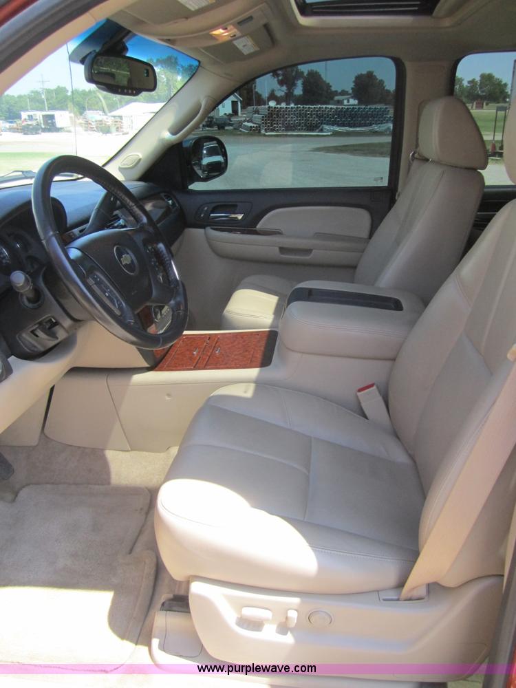 image for item A9550 2008 Chevrolet Avalanche LTZ pickup truck