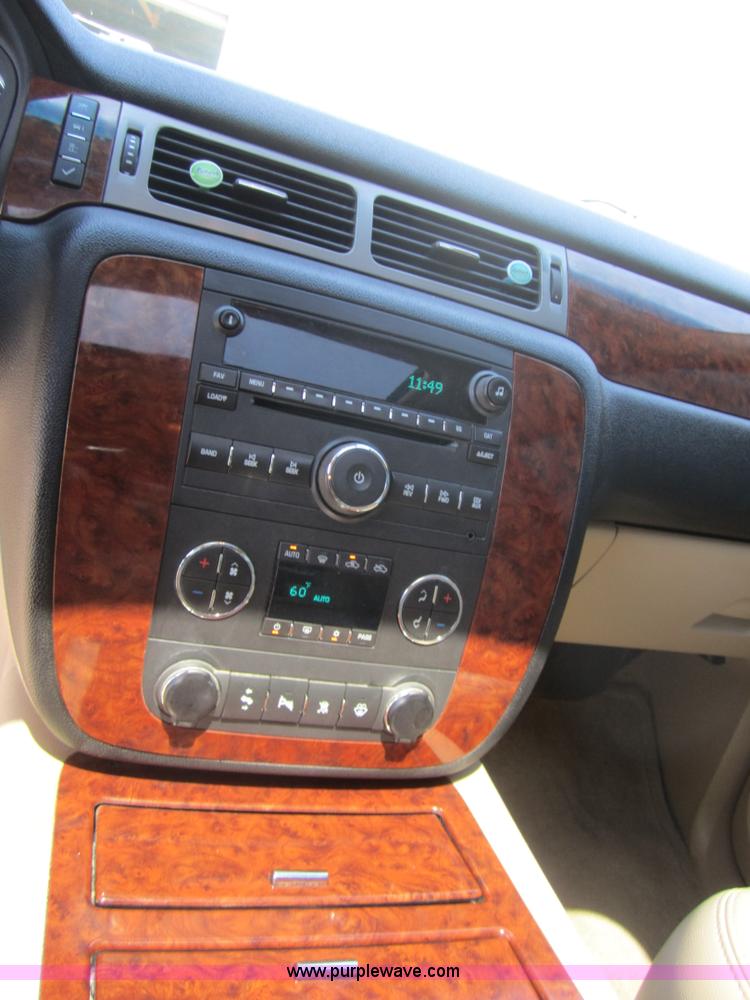 image for item A9550 2008 Chevrolet Avalanche LTZ pickup truck