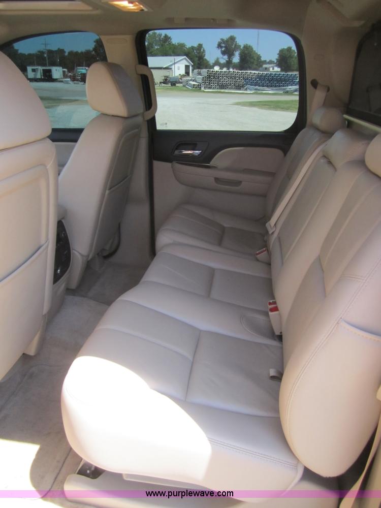 image for item A9550 2008 Chevrolet Avalanche LTZ pickup truck