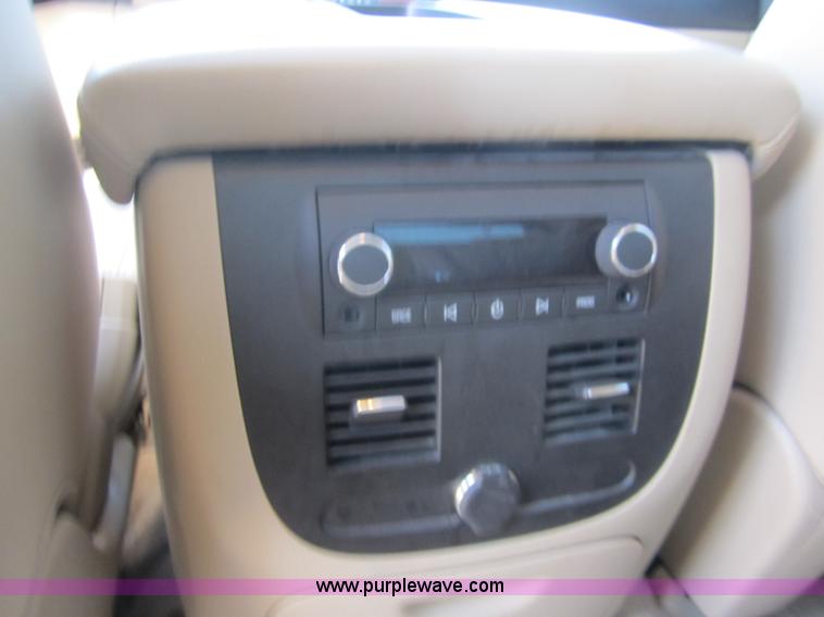 image for item A9550 2008 Chevrolet Avalanche LTZ pickup truck