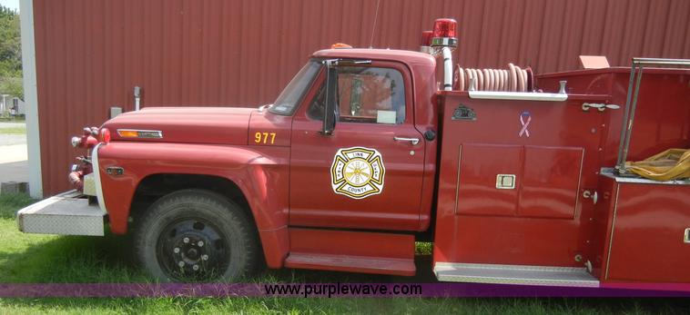 image for item A9776 1972 Ford 600 fire truck