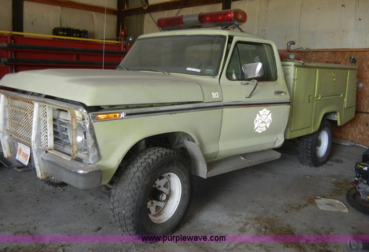 image for item A9777 1975 Ford F250 pickup truck