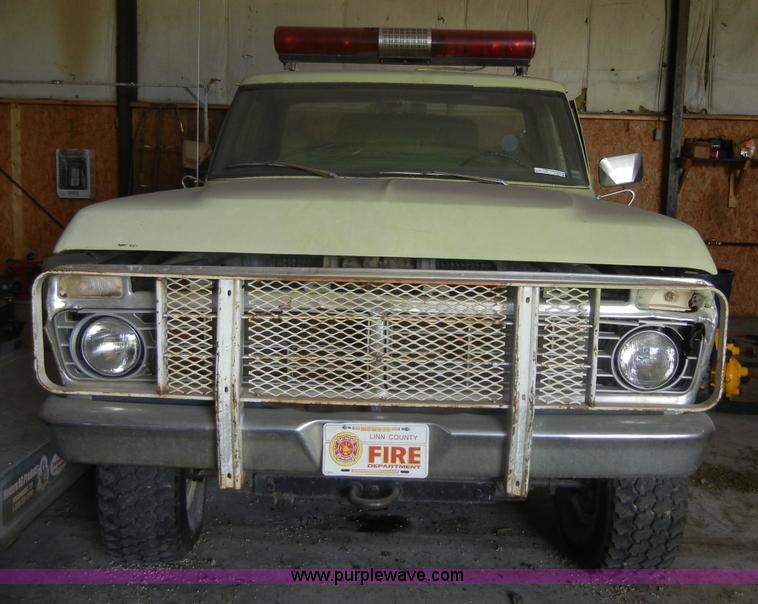 image for item A9777 1975 Ford F250 pickup truck