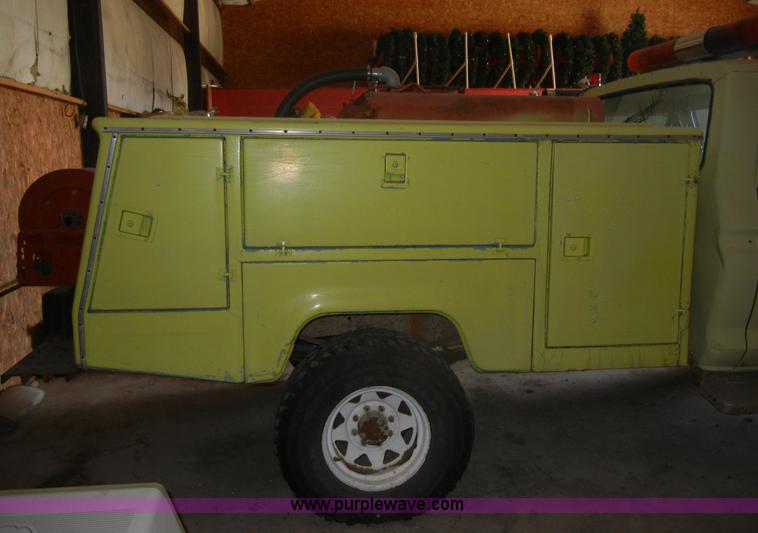 image for item A9777 1975 Ford F250 pickup truck