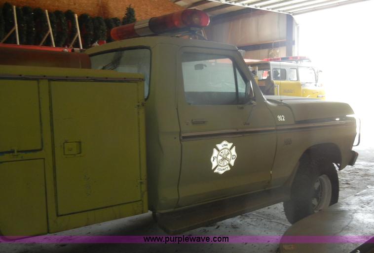 image for item A9777 1975 Ford F250 pickup truck