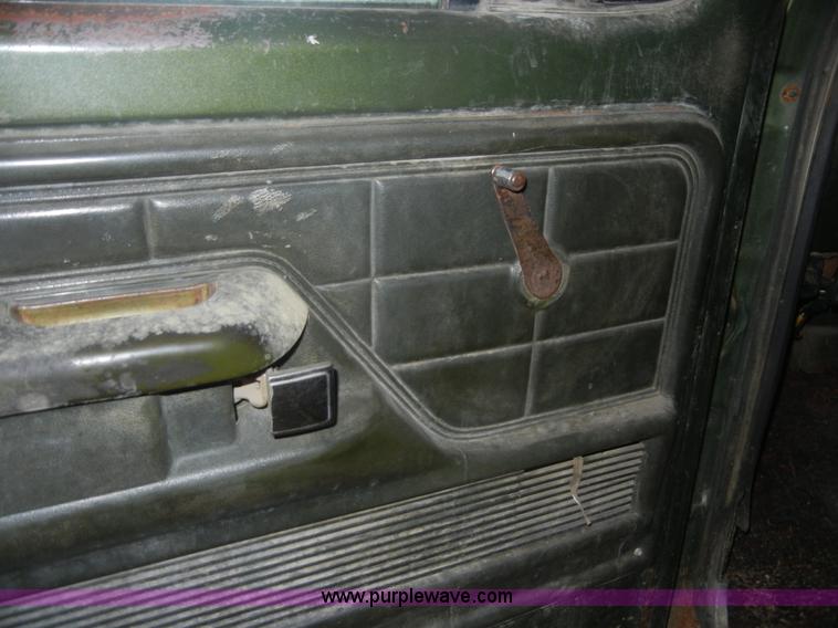 image for item A9777 1975 Ford F250 pickup truck