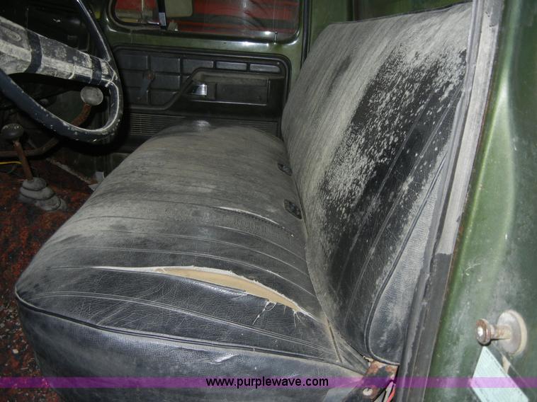 image for item A9777 1975 Ford F250 pickup truck