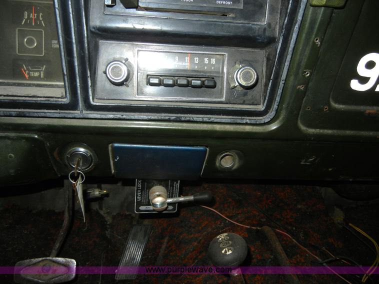 image for item A9777 1975 Ford F250 pickup truck