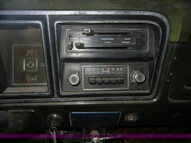 image for item A9777 1975 Ford F250 pickup truck