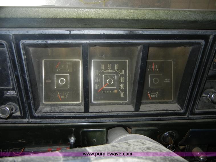 image for item A9777 1975 Ford F250 pickup truck