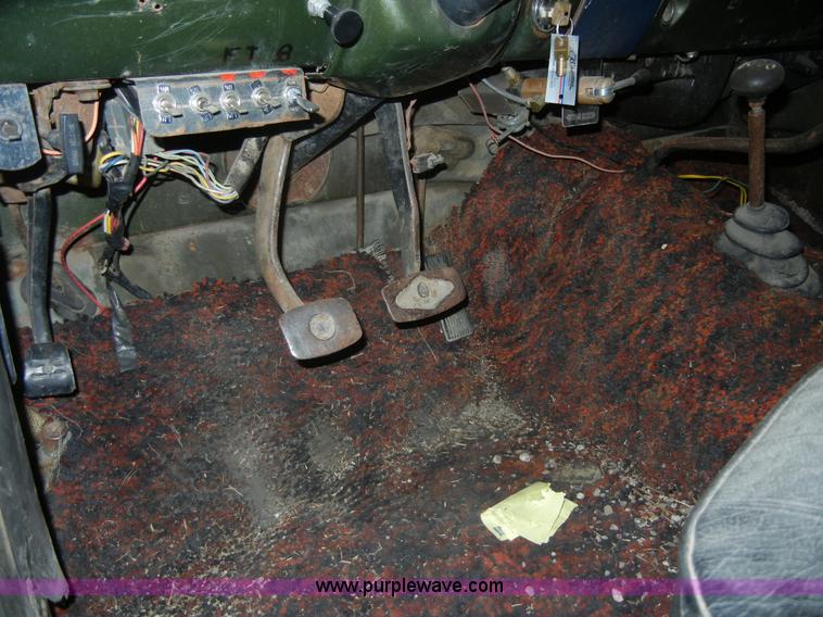 image for item A9777 1975 Ford F250 pickup truck