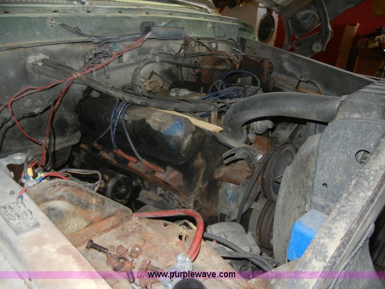 image for item A9777 1975 Ford F250 pickup truck