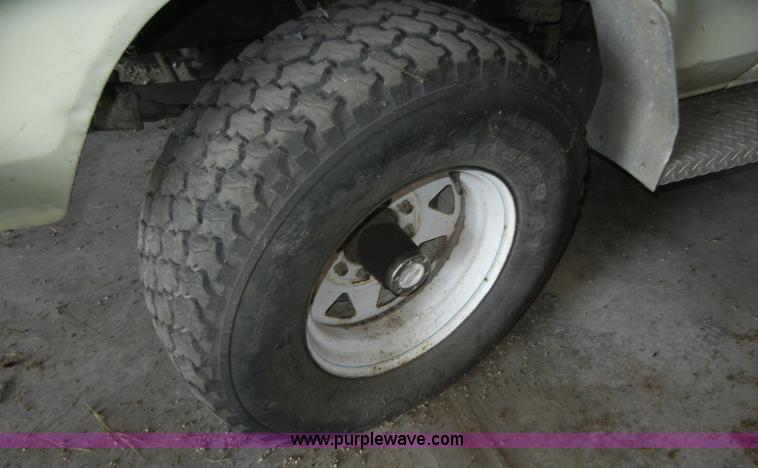 image for item A9777 1975 Ford F250 pickup truck