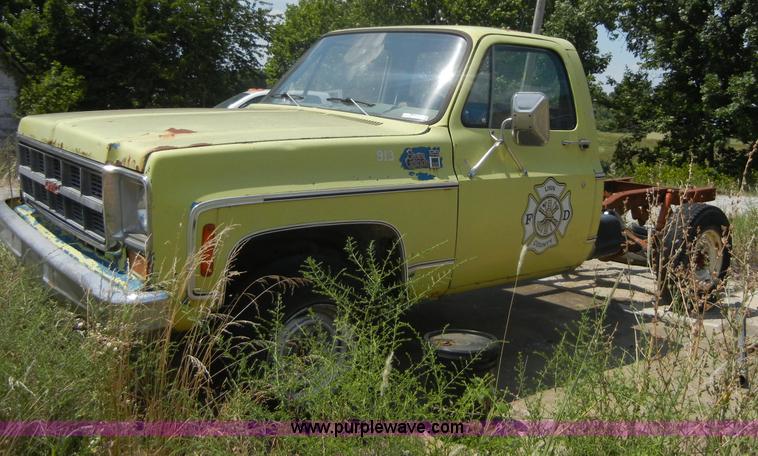 image for item A9778 1978 GMC Sierra Classic pickup truck cab and chassis