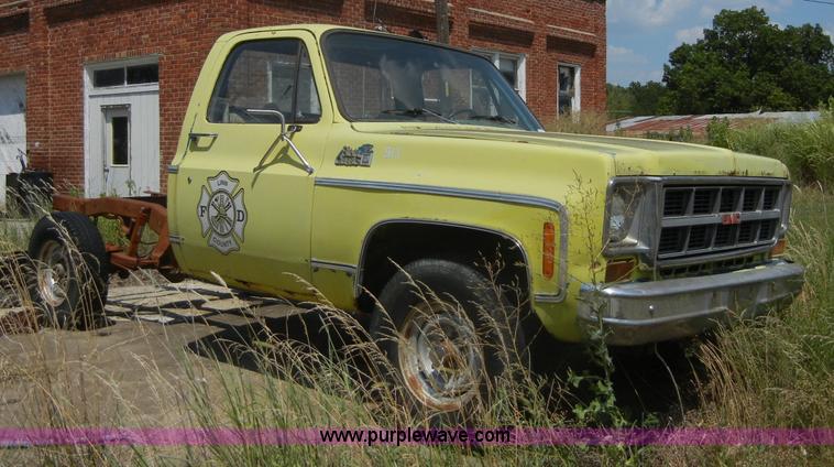 image for item A9778 1978 GMC Sierra Classic pickup truck cab and chassis