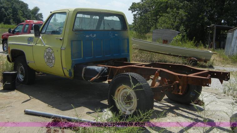 image for item A9778 1978 GMC Sierra Classic pickup truck cab and chassis