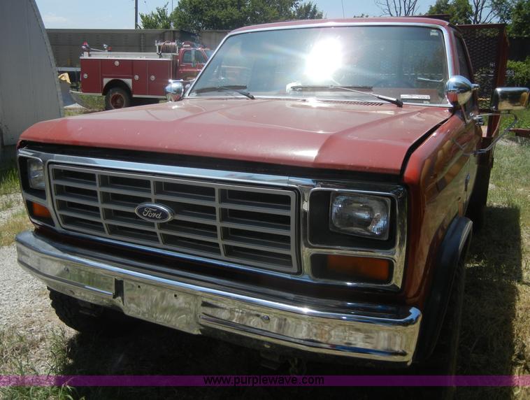 image for item A9788 1985 Ford F350 pickup truck