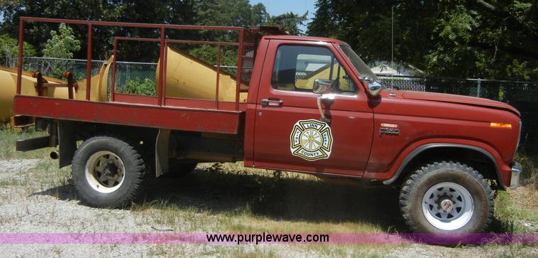 image for item A9788 1985 Ford F350 pickup truck