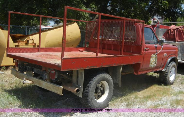 image for item A9788 1985 Ford F350 pickup truck