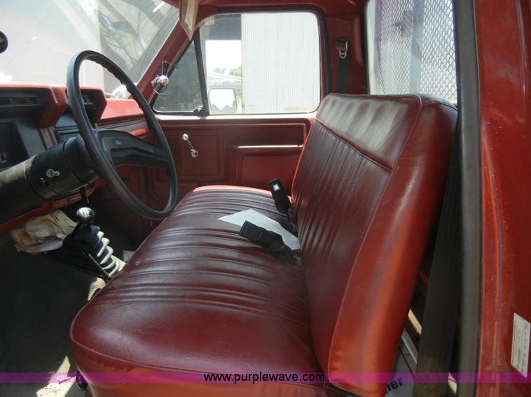 image for item A9788 1985 Ford F350 pickup truck