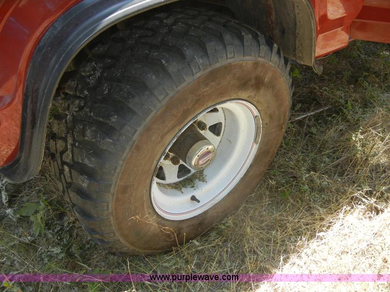 image for item A9788 1985 Ford F350 pickup truck