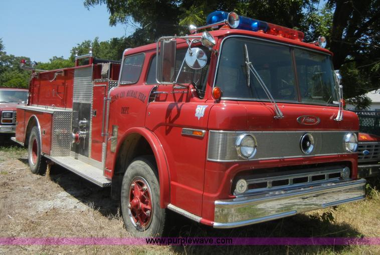 image for item A9789 1975 Ford 8000 fire truck