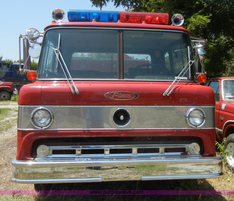 image for item A9789 1975 Ford 8000 fire truck