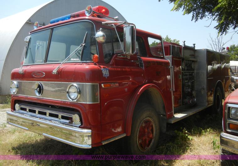image for item A9789 1975 Ford 8000 fire truck