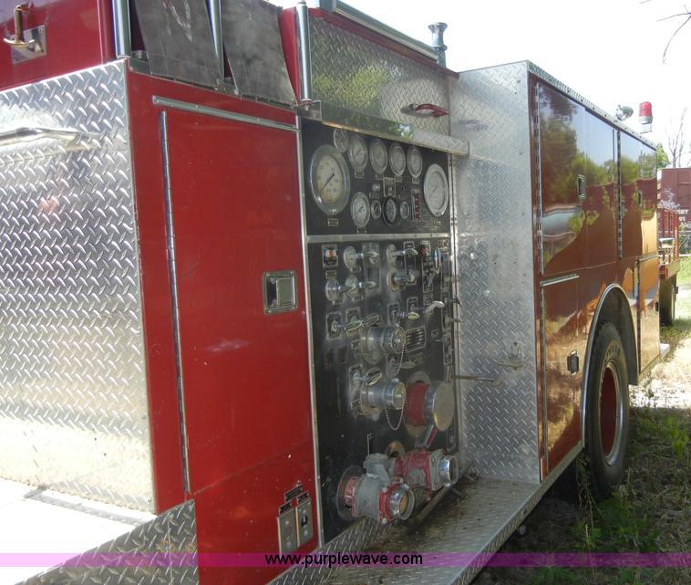 image for item A9789 1975 Ford 8000 fire truck