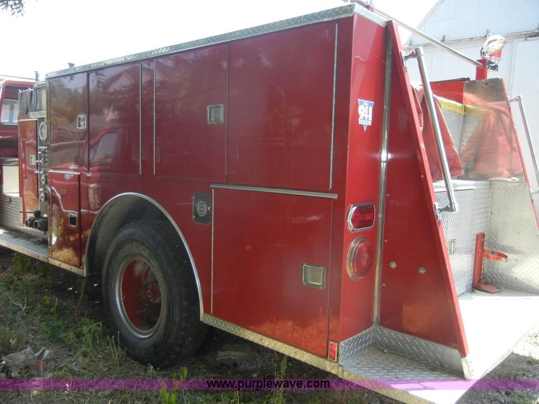 image for item A9789 1975 Ford 8000 fire truck