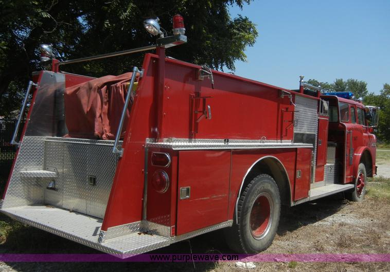 image for item A9789 1975 Ford 8000 fire truck