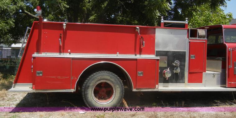 image for item A9789 1975 Ford 8000 fire truck