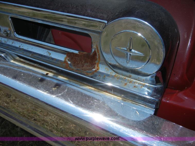 image for item A9789 1975 Ford 8000 fire truck