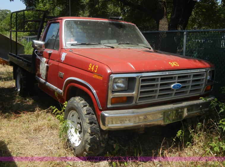 image for item A9790 1986 Ford F250 pickup truck