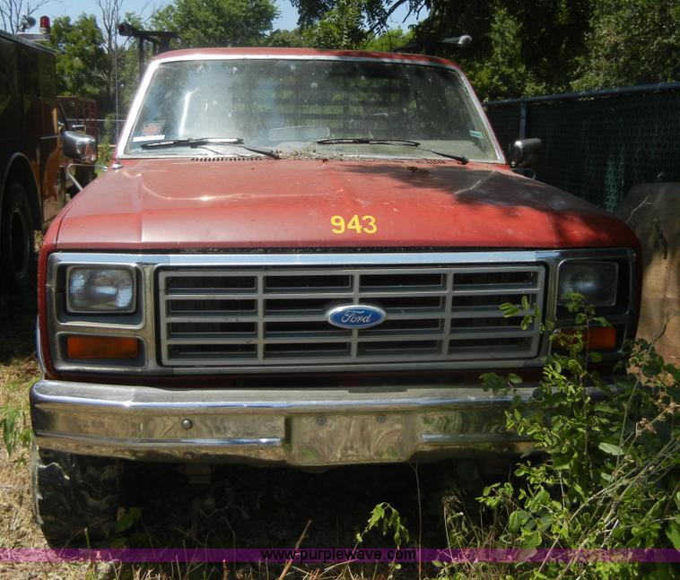 image for item A9790 1986 Ford F250 pickup truck