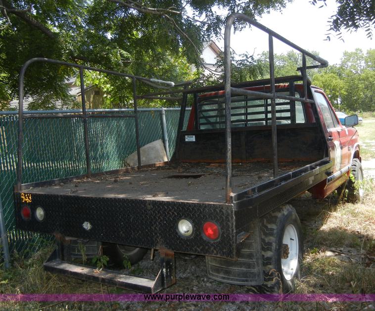 image for item A9790 1986 Ford F250 pickup truck