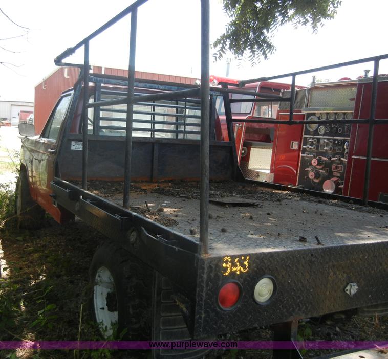 image for item A9790 1986 Ford F250 pickup truck