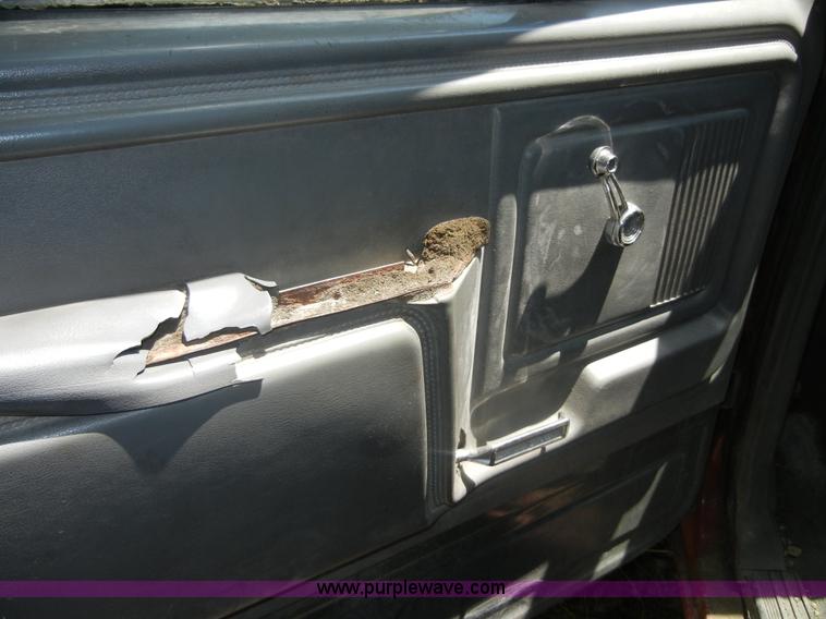 image for item A9790 1986 Ford F250 pickup truck