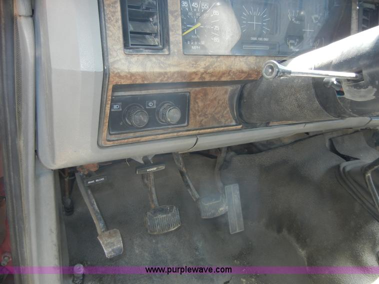 image for item A9790 1986 Ford F250 pickup truck