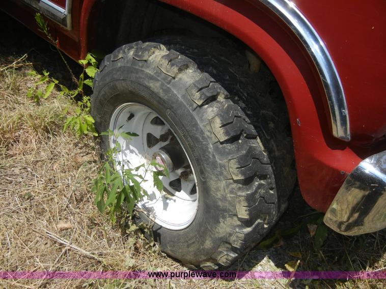 image for item A9790 1986 Ford F250 pickup truck