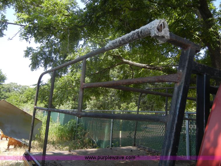 image for item A9790 1986 Ford F250 pickup truck