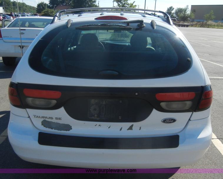 image for item A9945 2003 Ford Taurus SE