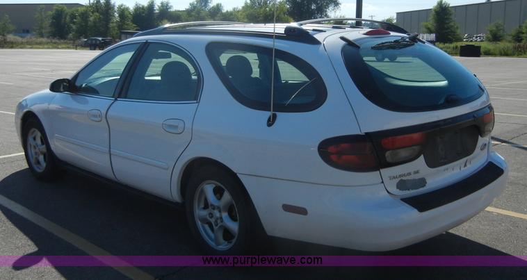 image for item A9945 2003 Ford Taurus SE